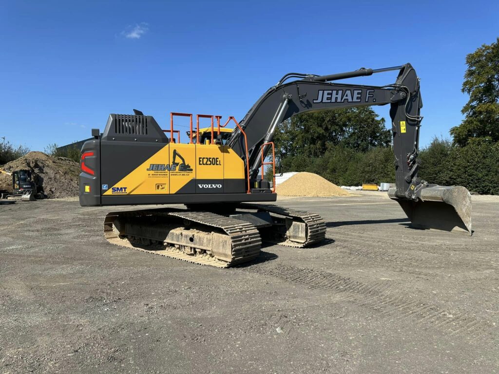 Photo d'une machine utilisée pour le terrassement prise à l'arrêt
